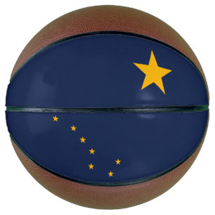 Dynamische Alaska-Staatsflagge Grafik auf einer Basketball