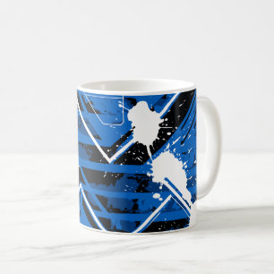 Dynamische blaue Geometrie mit weißen Farbspritzer Kaffeetasse