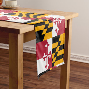 Dynamische Maryland-Staats-Flaggen-Grafik auf a Kurzer Tischläufer
