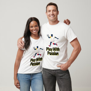 Dynamischer Fußballspieler in Bewegung T-Shirt