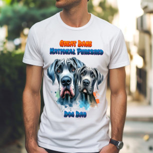 Dynamisches Duo: Großer Dan-Hund mit reinrassiger T-Shirt