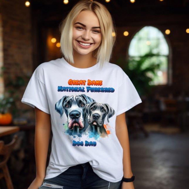 Dynamisches Duo: Großer Dan-Hund mit reinrassiger  T-Shirt (Von Creator hochgeladen)