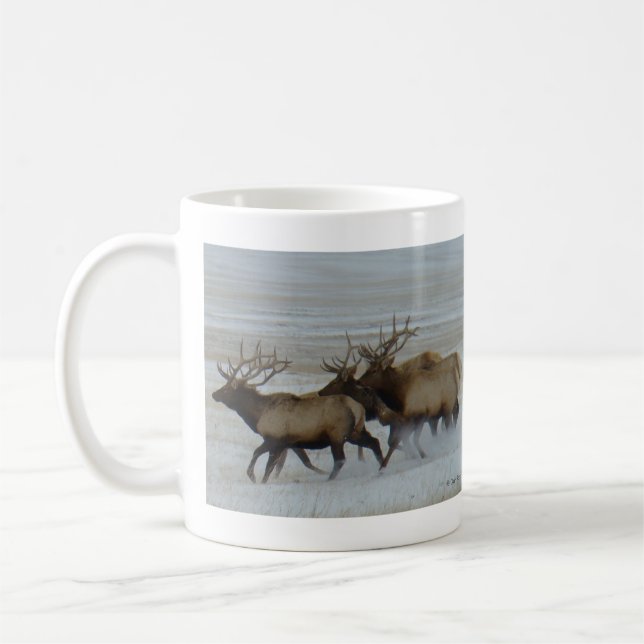 E64 Bullklee läuft im Schnee Kaffeetasse (Links)