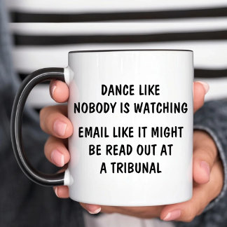 E-Mails wie sie bei einem Gericht gelesen werden k Tasse