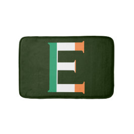 E Monogram überlagert sich auf irischer Flagge Badematte