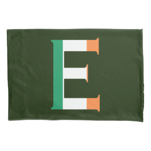 E Monogram überlagert sich auf irischer Flagge Kissenbezug