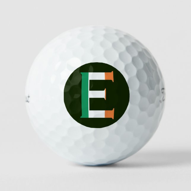 E Monogram überlagert sich auf irischer Flagge tpv Golfball (Vorderseite)