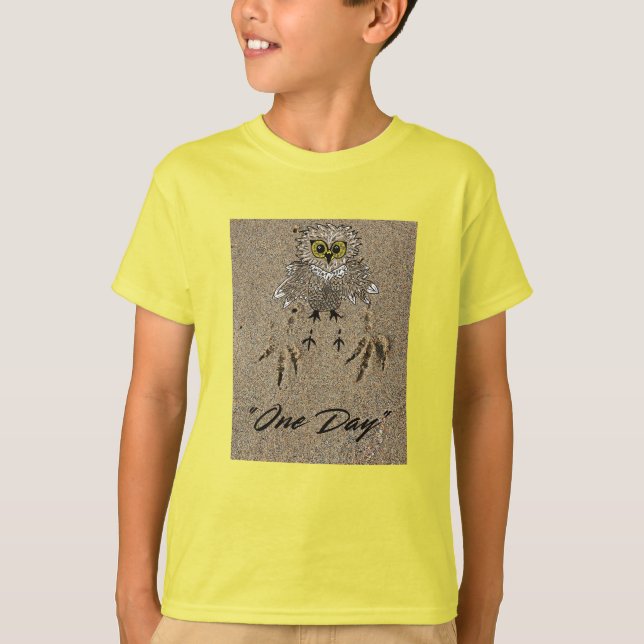 Eagle Baby & Footprints im Sand "One Day" T-Shirt (Vorderseite)