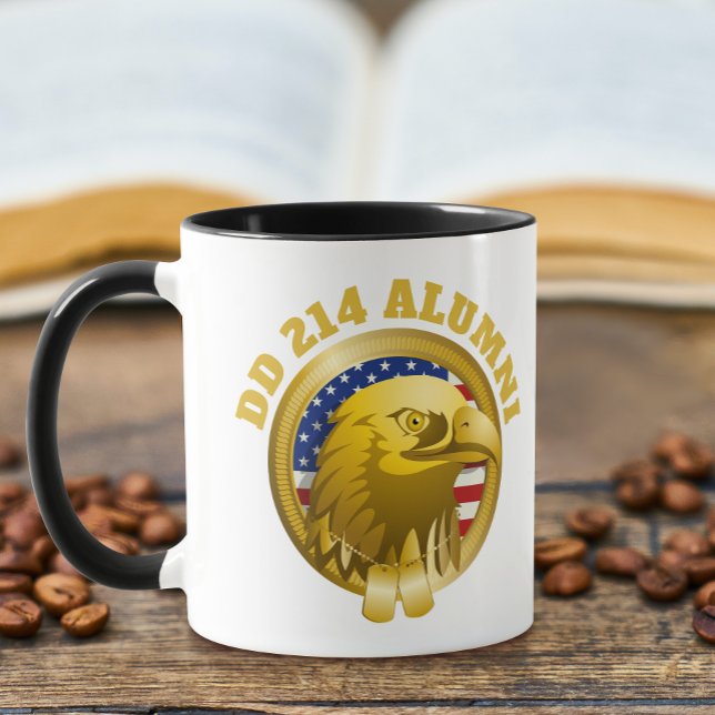 Eagle Gold Emblem USA Flag | DD 214 Alumni Tasse (Von Creator hochgeladen)