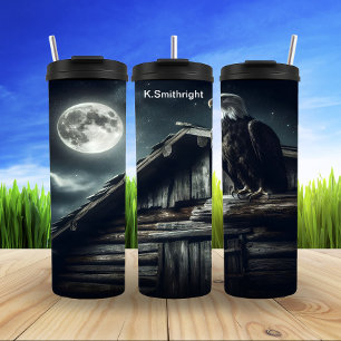 Eagle Perched auf Cabin Roof Moonlit Thermosbecher