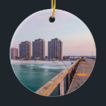 Early Navarre Beach Florida Fischen Keramik Ornament<br><div class="desc">In Navarra Beach Florida, USA, wird am frühen Morgen ein Angelpol gegen den Navarre Beach Fishing Pier aufgestellt. Suchen Sie weitere Drucke oder Produkte? Fühlen Sie sich frei, um meinen Laden zu besuchen: http://www.zazzle.com/timelessmomentsphtgy Dieses Foto wurde von Jennifer White mit Timeless Moments Fotografy aufgenommen. Alle Bilder sind urheberrechtlich geschützt ©...</div>