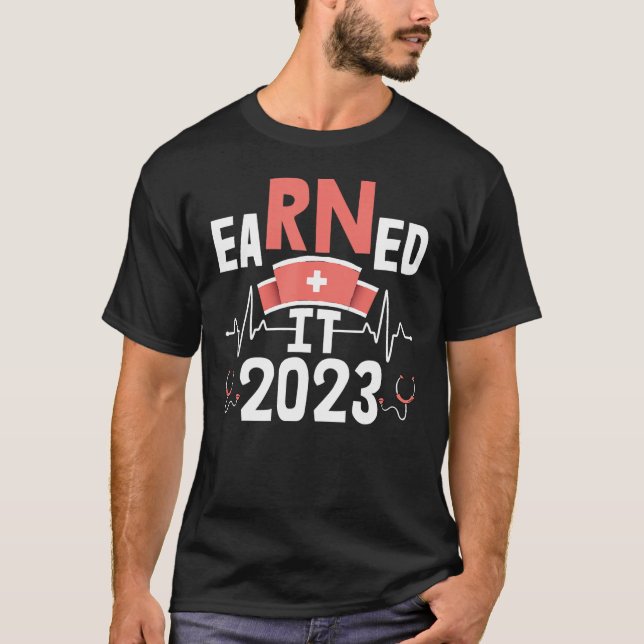 Earned It 2023 - Funny Nurse Graduation RN LPN Nur T-Shirt (Vorderseite)