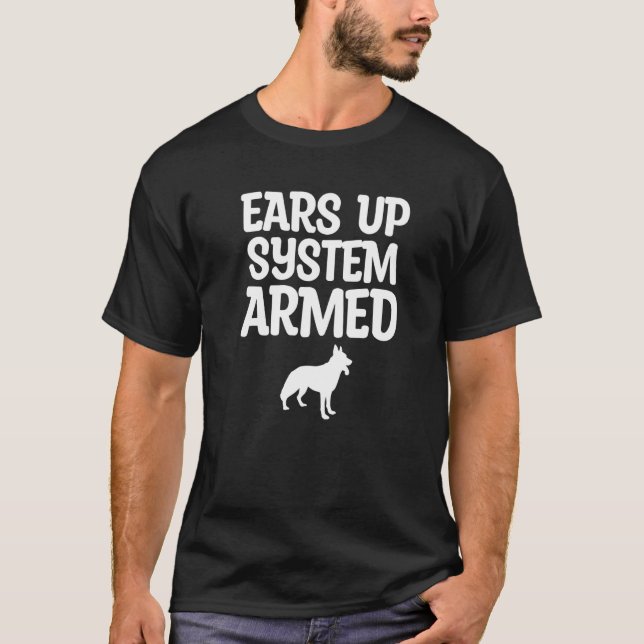 Ears Up System Armed German Shepherd Dog   1 T-Shirt (Vorderseite)