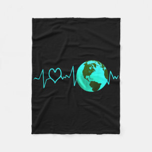 Earth Day Heartbeat Recycelnd Klimawandel Fleecedecke