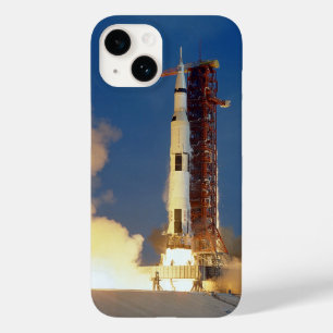 Earth Shakes as Saturn V Blazes Skyward to Moon Case-Mate iPhone 14 Hülle