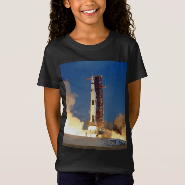 Earth Shakes as Saturn V Blazes Skyward to Moon T-Shirt (Vorderseite)