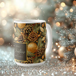 Earth Tones Christmas Pattern#29 ID1009 Kaffeetasse<br><div class="desc">Wenn Sie sich fragen, welche Farbkombinationen Sie für Ihre Weihnachtsdekoration und Geschenkartikel in diesem Jahr auswählen sollten, habe ich Sammlungen von aufeinander abgestimmten Mustern erstellt, um das Leben ein wenig leichter zu machen. Die Tasse "Frohe Weihnachten" zeichnet sich durch ein Aquarellmuster aus Nadelkronen und Blattwerk in Erdtönen und Gold aus,...</div>