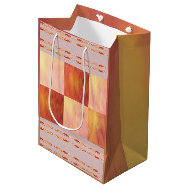 Earthtone Skies Gift Bag Mittlere Geschenktüte (Vorderseite Schrägansicht)