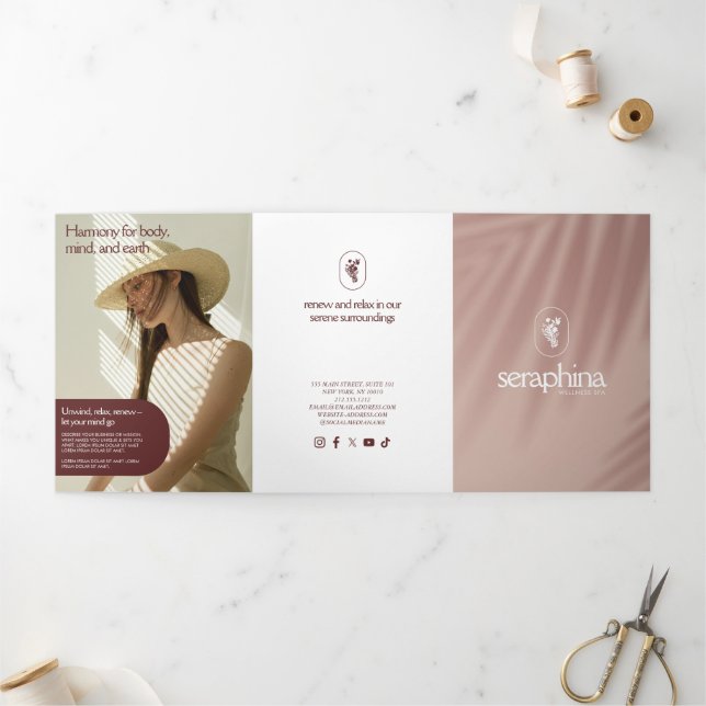 Earthy Elegance Logo Beauty, Wellness-Center Pink  Dreifach Gefaltete Karte (Außenbereich)