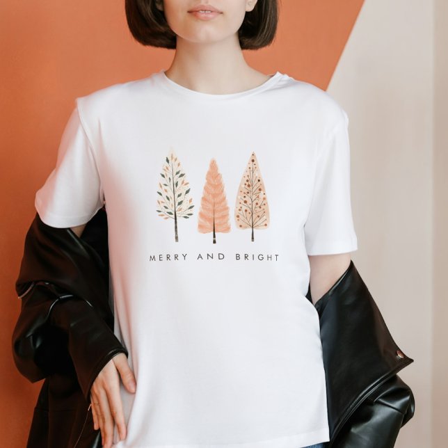 Earthy Merry and Bright Boho Christmas Tree Womens T-Shirt (Von Creator hochgeladen)