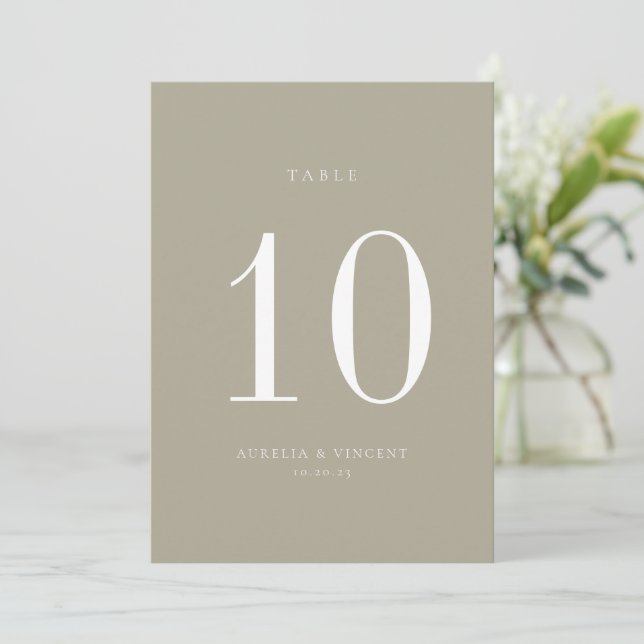 Earthy Sage Green Wedding Tischnummer Card (Stehend Vorderseite)
