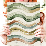 Earthy Watercolor Stripes 2025 Individuelle Name Planer<br><div class="desc">Erleben Sie die erdigen Töne und den fließenden Rhythmus dieses einzigartigen Planers. Aquarellstreifen in Grün- und Brauntönen schaffen eine beruhigende und Bio Ästhetik. Stellen Sie sich vor, Sie gleiten mit der gleichen mühelosen Anmut durch Ihren Zeitplan. Personalisieren Sie es mit Ihrem Namen und ließ diesen Planer Ihr künstlerischer Begleiter, während...</div>