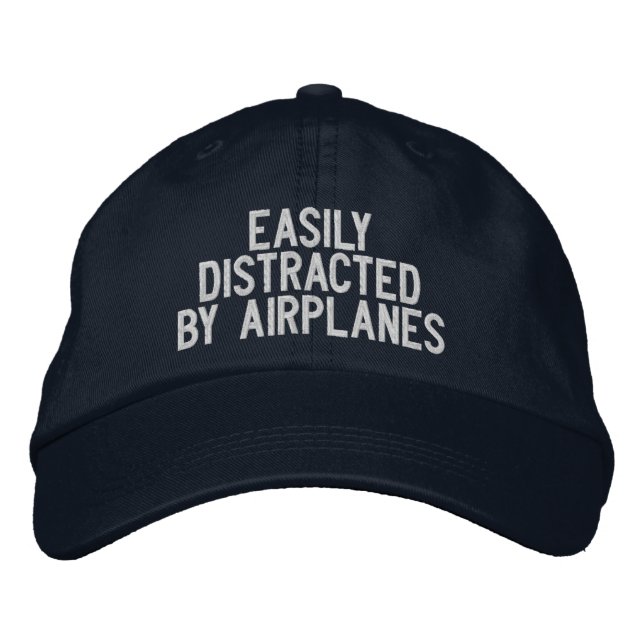 Easily Distracted by Airplanes Lustiger Pilot Bestickte Baseballkappe (Vorderseite)