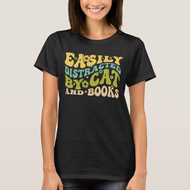 Easily distracted by cats and books T-Shirt (Vorderseite)