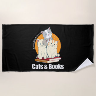 Easily Distracted By Cats and Books T-Shirt Strandtuch