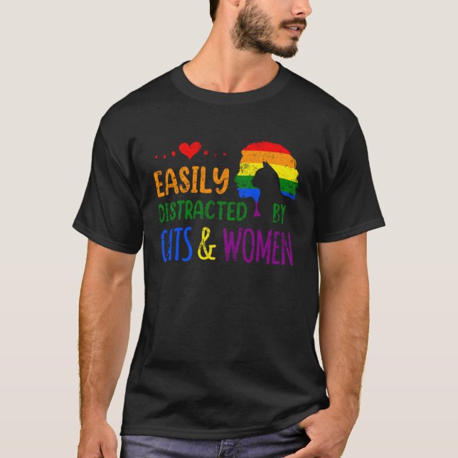 Easily Distracted By Cats Women LGBTQ Lesbian Prid T-Shirt (Vorderseite)