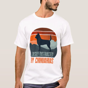 Easily Distracted By Chihuahuas Gassi gehen T-Shirt