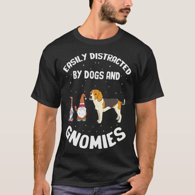 Easily Distracted by dogs and gnomies for Gnome Qu T-Shirt (Vorderseite)