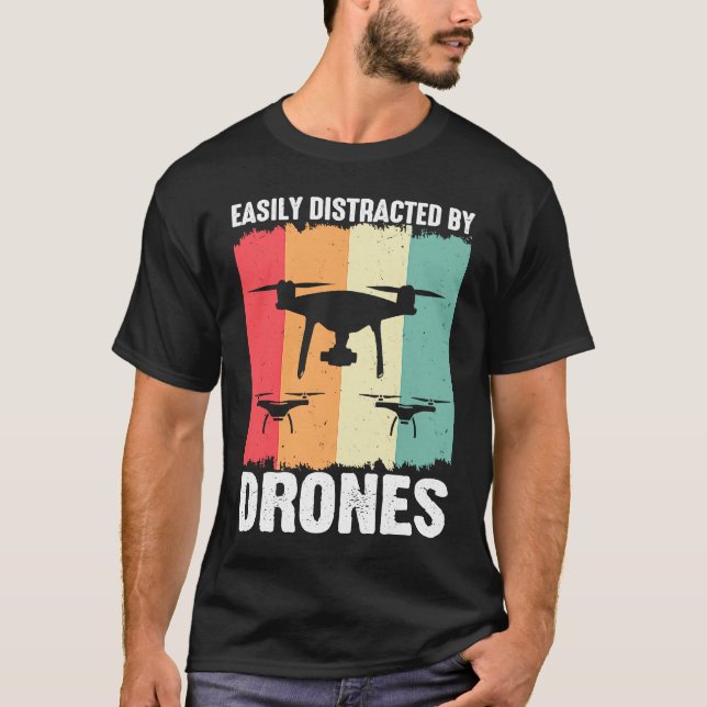 Easily Distracted by Drones  Drone Pilot Enthusias T-Shirt (Vorderseite)