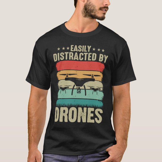 Easily Distracted by Drones  Drone Pilot Enthusias T-Shirt (Vorderseite)
