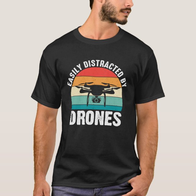Easily Distracted by Drones  Drone Pilot Enthusias T-Shirt (Vorderseite)