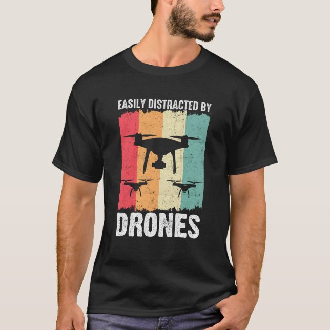 Easily Distracted by Drones Drone Pilot Enthusiast T-Shirt (Vorderseite)