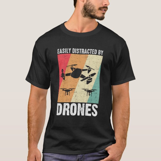 Easily Distracted by Drones Drone Pilot Enthusiast T-Shirt (Vorderseite)
