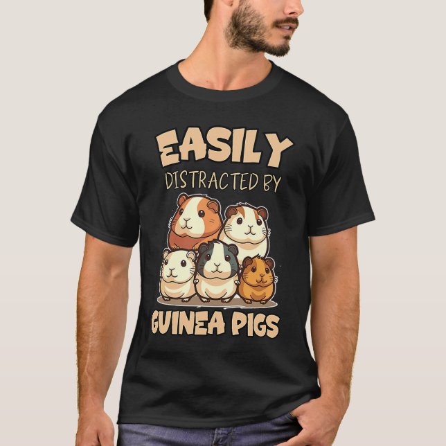 Easily Distracted By Guinea Pigs Joke T-Shirt (Vorderseite)