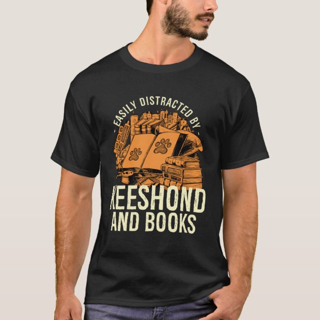 Easily Distracted By Keeshond And Books German Spi T-Shirt (Vorderseite)