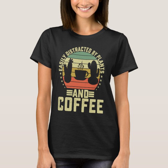 Easily Distracted By Plants & Coffee Retro Gardeni T-Shirt (Vorderseite)