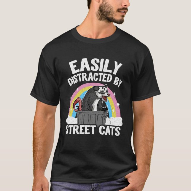 Easily Distracted By Street Cats Opossum Rainbow P T-Shirt (Vorderseite)