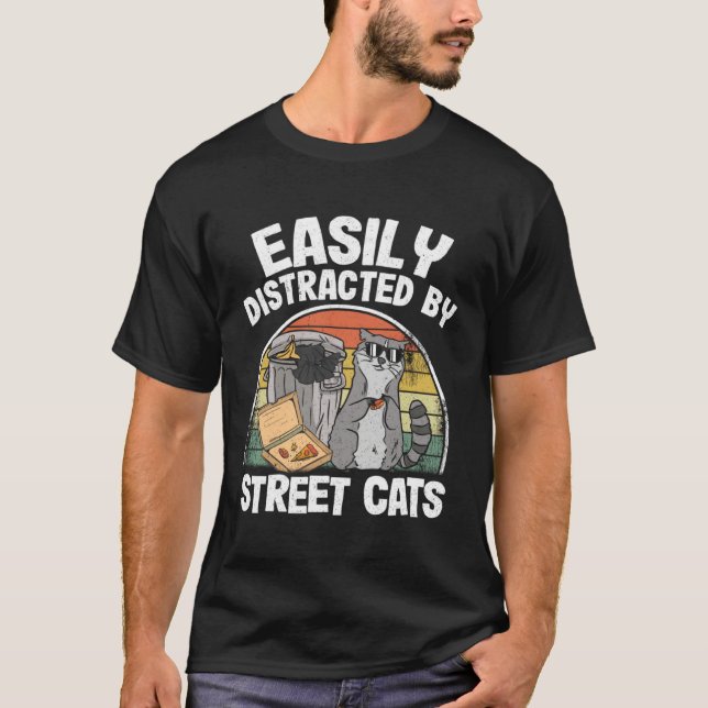 Easily Distracted By Street Cats Raccoon T-Shirt (Vorderseite)