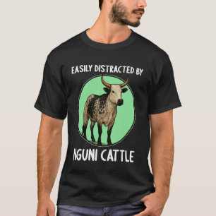 Easily Distracted durch Nguni-Rind Nguni-Bulle T-Shirt