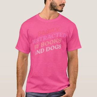 Easily Durch Bücher Und Hunde Abgelenkt T-Shirt
