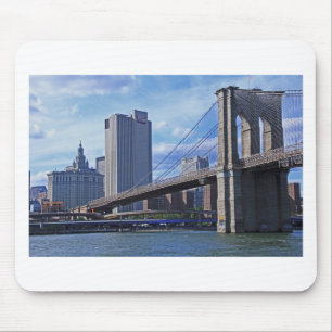 East River: Brooklyn-Brücke u. städtisches Gebäude Mousepad