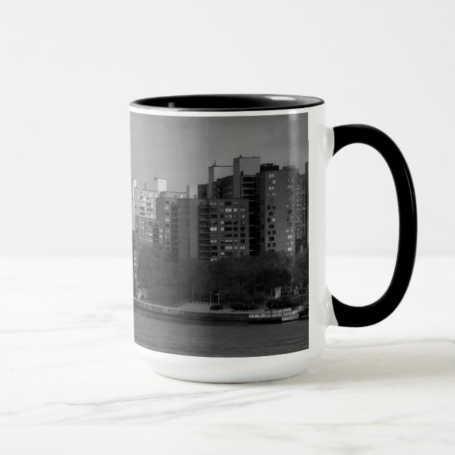 East River Skyline-Panorama-Tasse Tasse (Rechts)