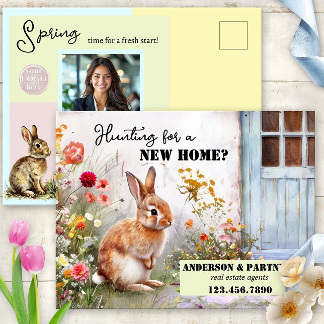 Easter Real Anwesen Business Feiertagspostkarte (Artistic real estate Easter postcard featuring a watercolor bunny at the door of a new home)