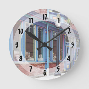 Easton PA - Straße mit offener Tür Runde Wanduhr