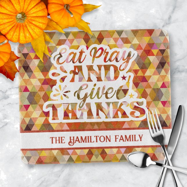 Eat Pray Give Danke Fall Erntedank Typografy Schneidebrett (Personalized Family Name  Fall Colors Glass Cutting Board with Eat, Pray, and Give Thanks Typography)