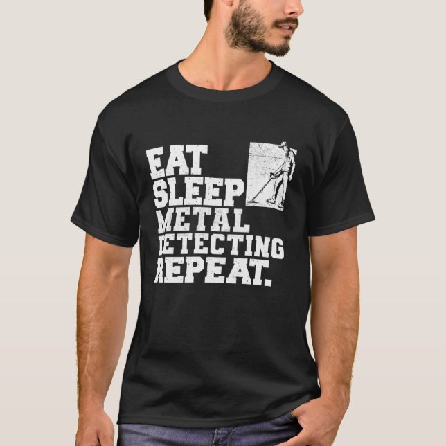 Eat Sleep Metal Detecting Repeat Metal Detector T-Shirt (Vorderseite)